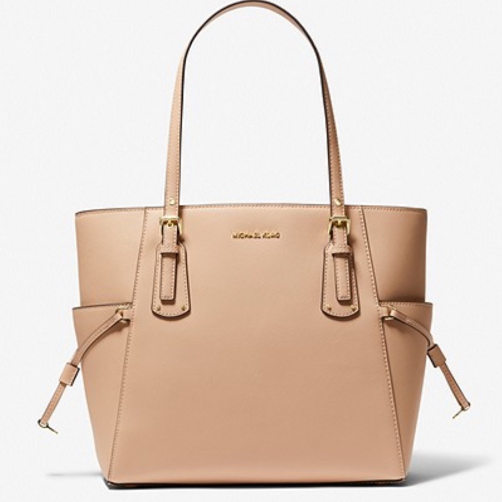 Michael Kors Voyager Small Saffiano Leather Tote Bag
Style#30H1GV6T4T
NWT
OYSTER